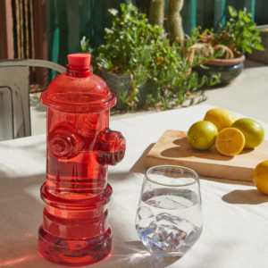 Bouteille en verre borne à incendie